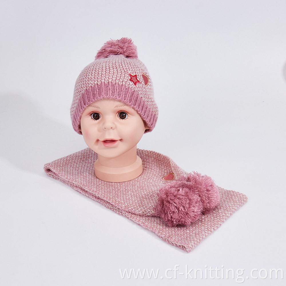 Cf T 0004 Knitted Hat And Scarf 1